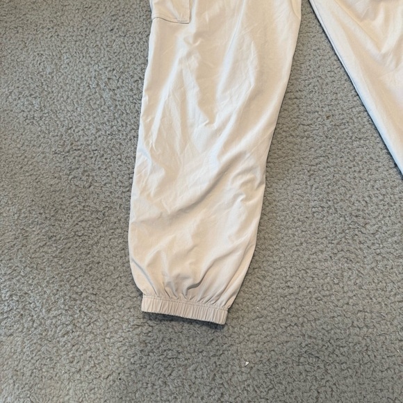 Vuori Womens Cargo Jogger Pants Size Medium Ivory White Drawstring VW4056 - Picture 9 of 12